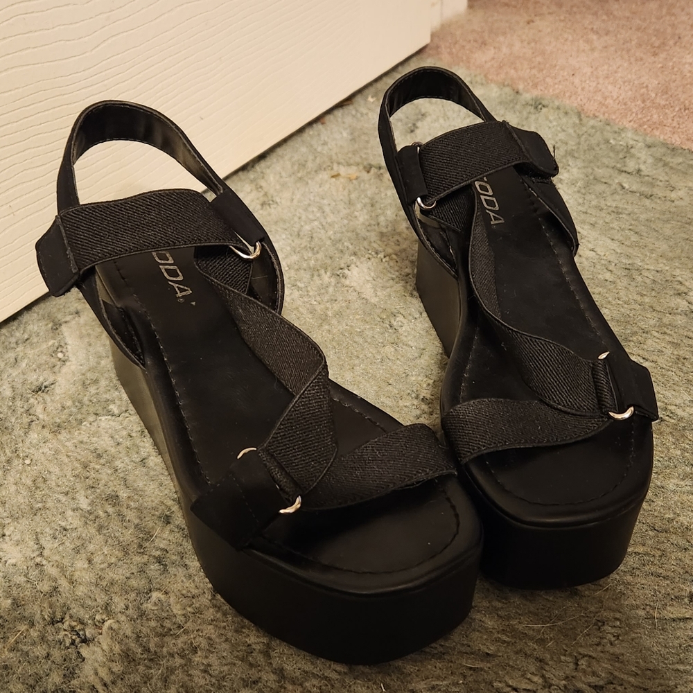 SODA black platform sandals